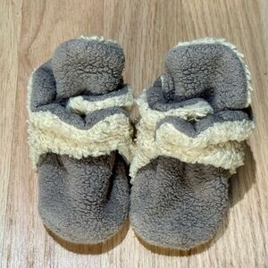 Zutano Cozy Sherpa Fleece Gray and Cream Baby Booties 6 months 6 mths